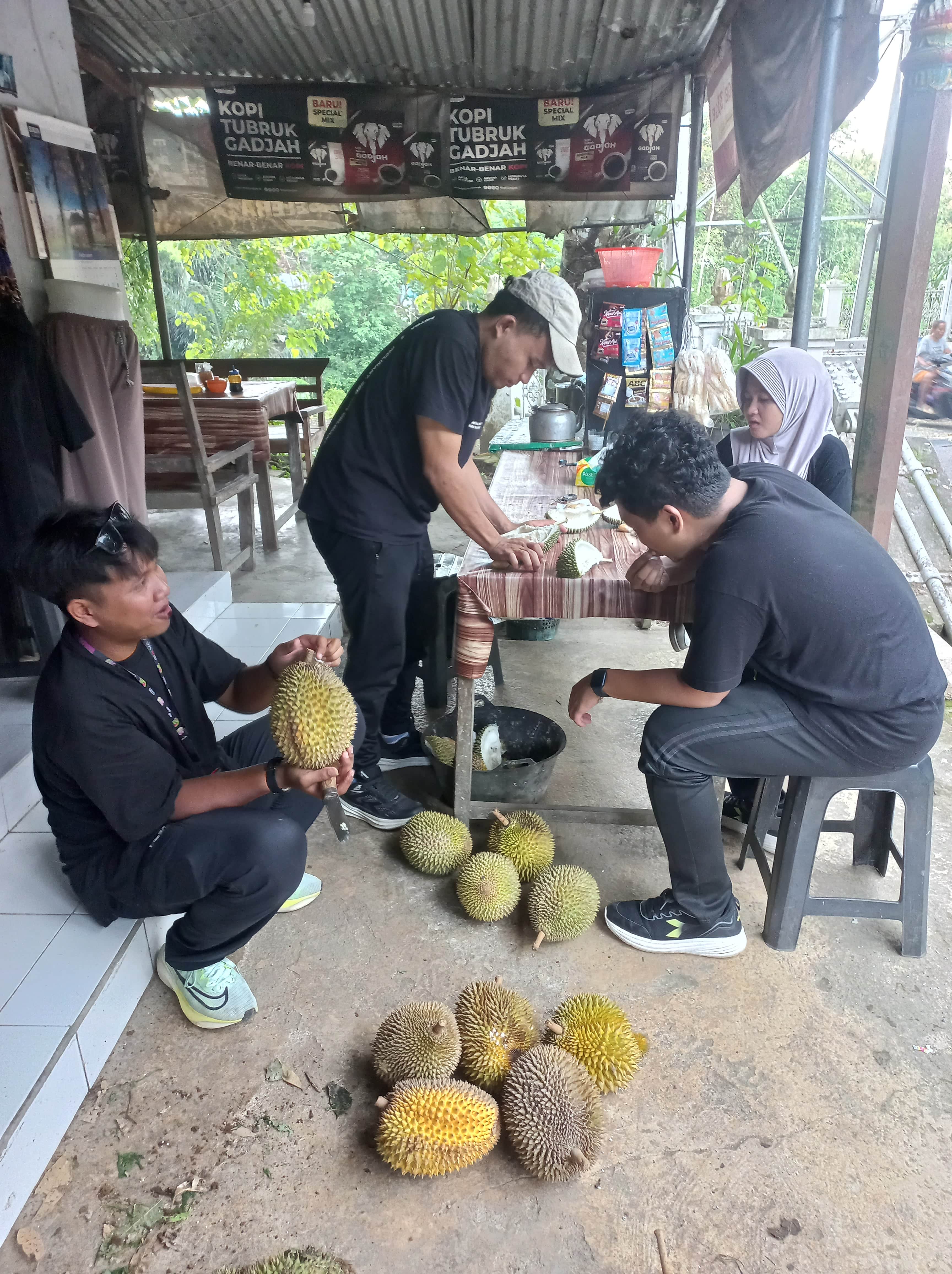 Berburu Durian